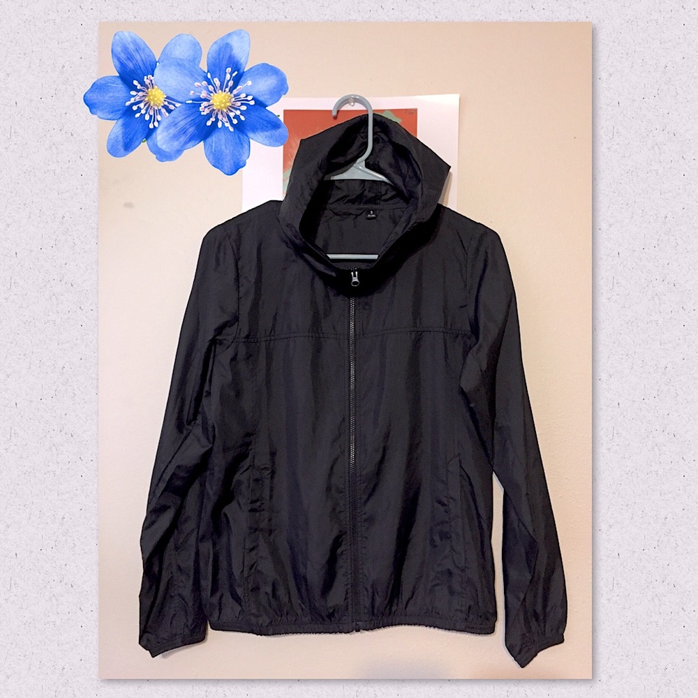 Anti-UV thin Windbreaker with Hoodie